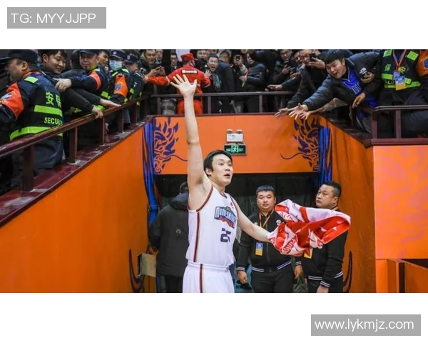 丁彦雨航再战辽宁展现超强实力引发球迷热议与期待